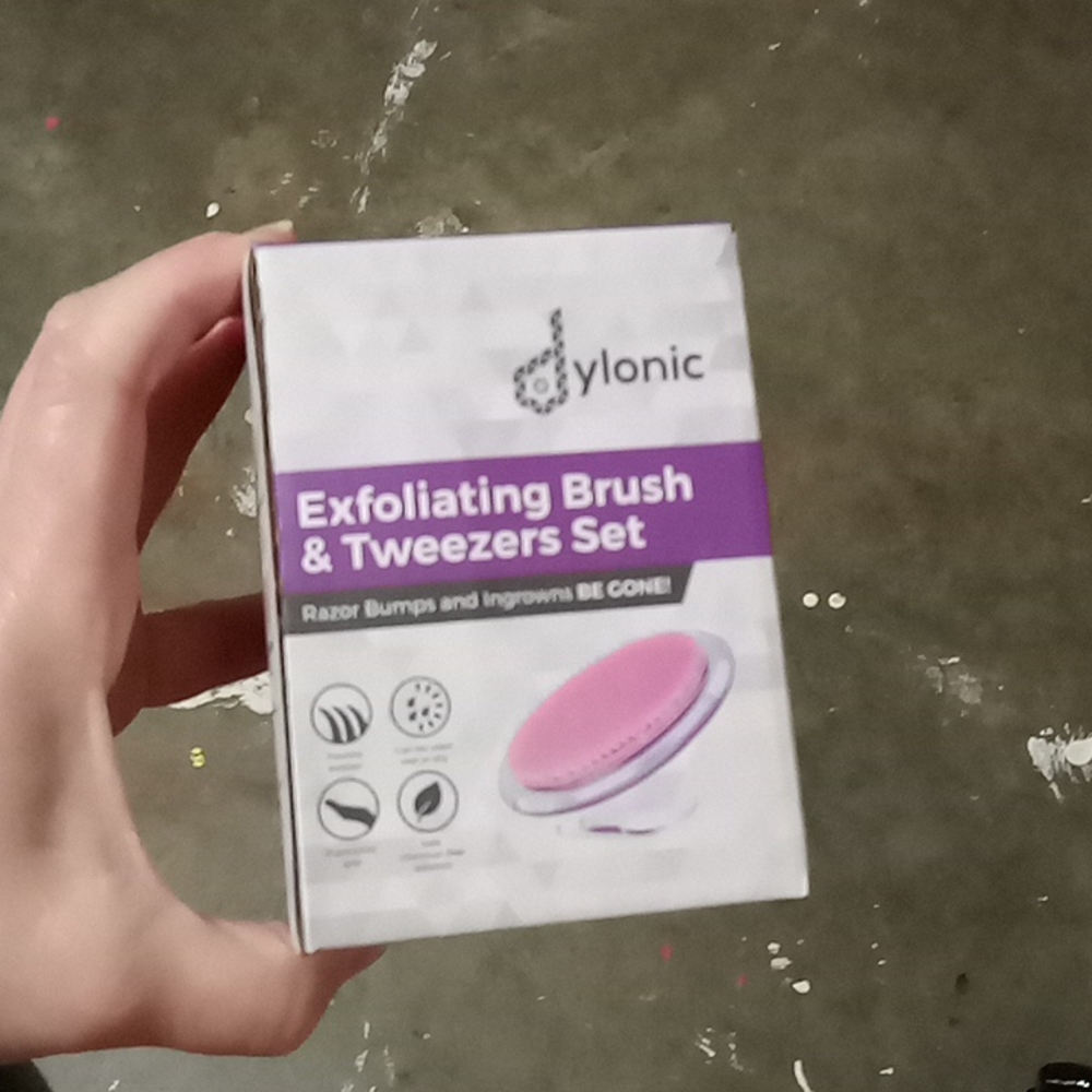 Dylonic exfoliating brush and tweezers set razor bumps and ingrown hairs be gone